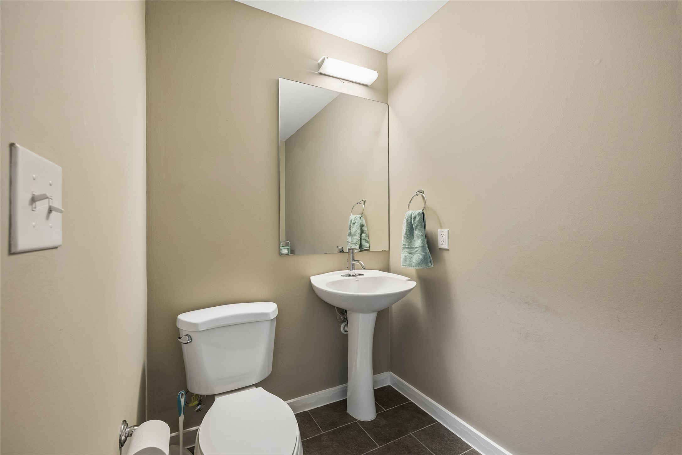 5925 Almeda Road, Unit 11011 Houston, TX 77004 - Photo 17 of 24 Powder room is at the front of the unit just inside the front door.