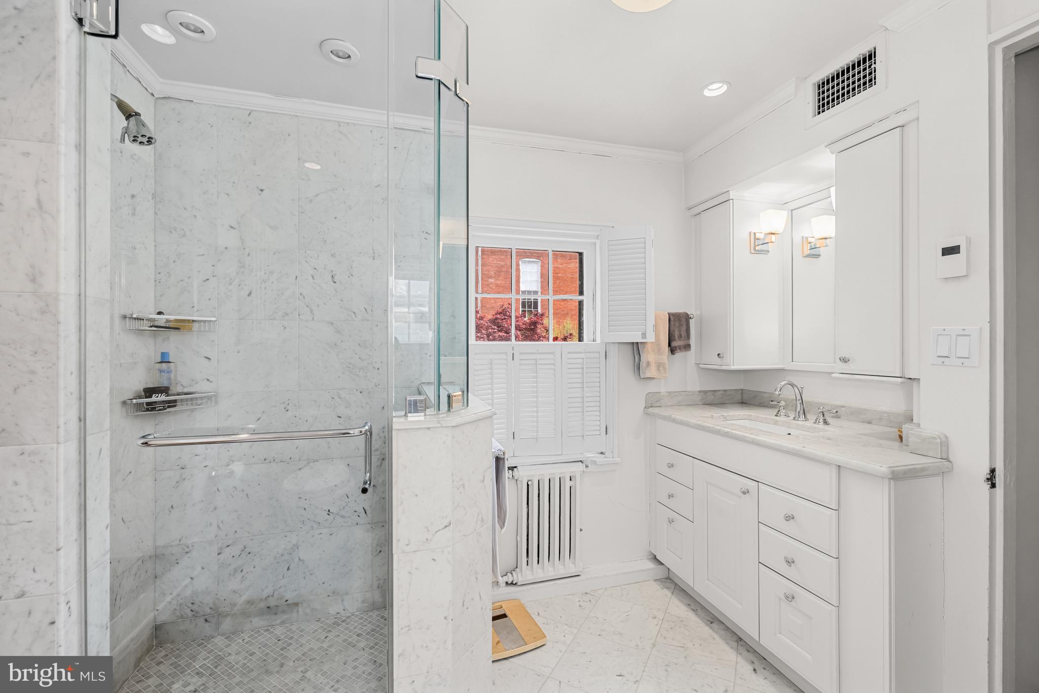 3126 O Street Northwest Washington, DC 20007 - Photo 12 of 21 Primary Bath