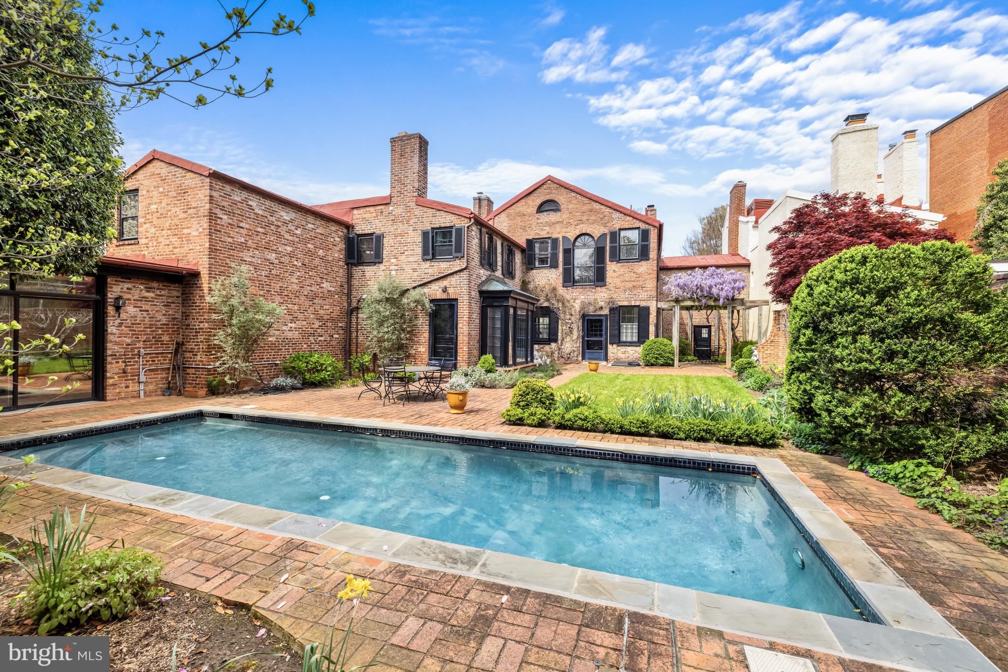 3126 O Street Northwest Washington, DC 20007 - Photo 17 of 21 Private Garden & Pool