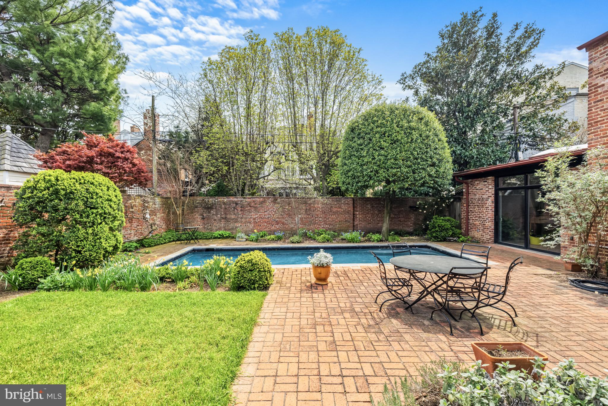 3126 O Street Northwest Washington, DC 20007 - Photo 19 of 21 Private Garden & Pool