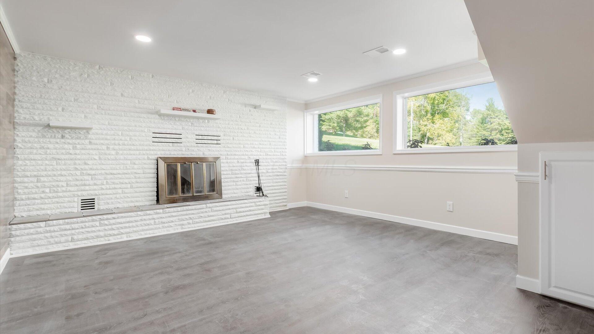 8140 Black Run Road Nashport, OH 43830 - Photo 17 of 36 Family Room