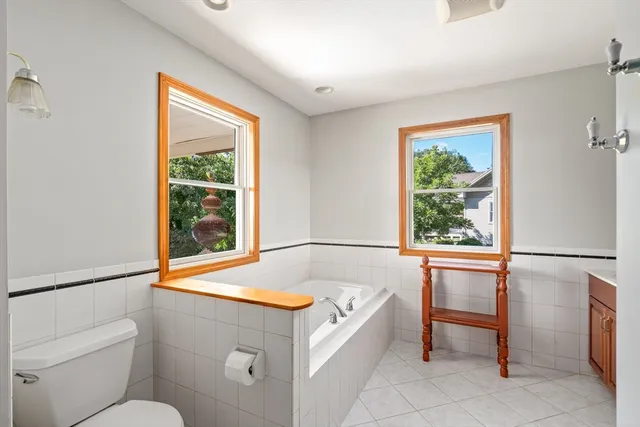 $599,900 | 21 Old County Road, Southampton, MA 01073