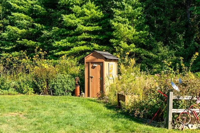 $599,900 | 21 Old County Road, Southampton, MA 01073