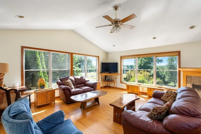 $599,900 | 21 Old County Road, Southampton, MA 01073