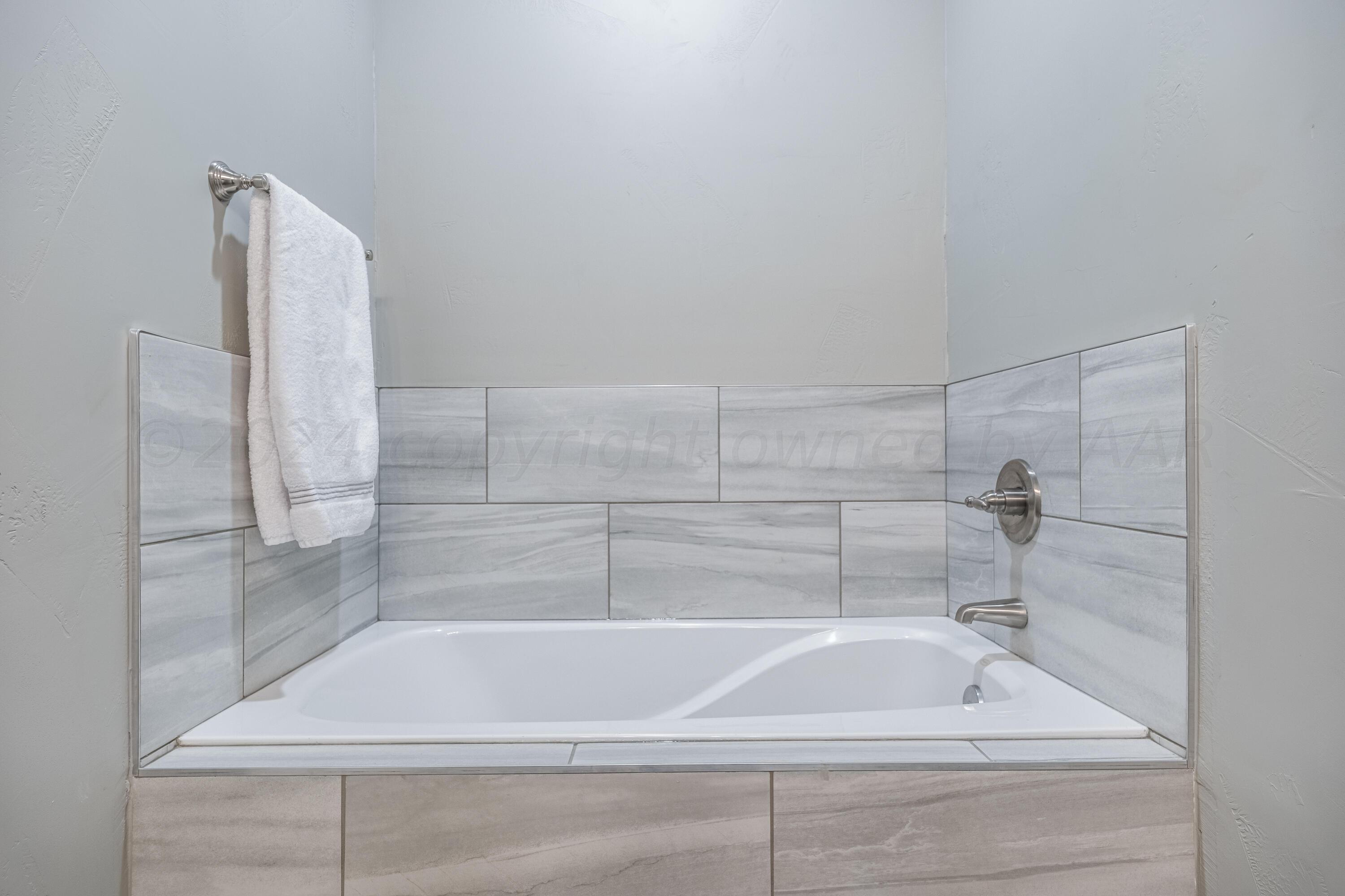 5 Gimball Drive Canyon, TX 79015 - Photo 18 of 36 a bathroom with a bathtub