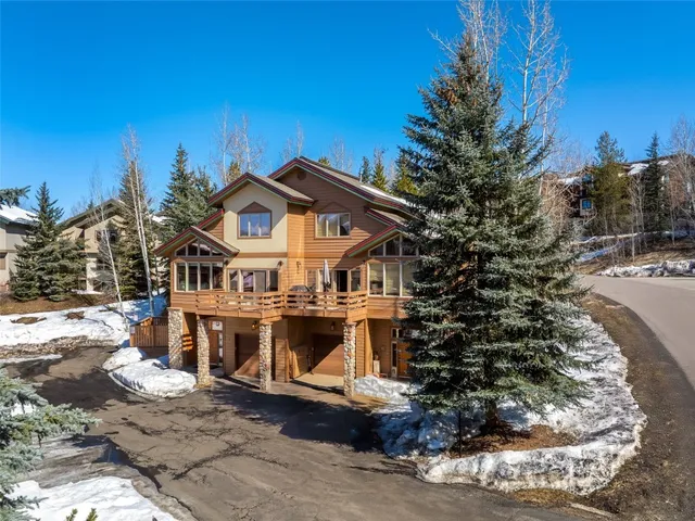 a view of multiple houses with yard