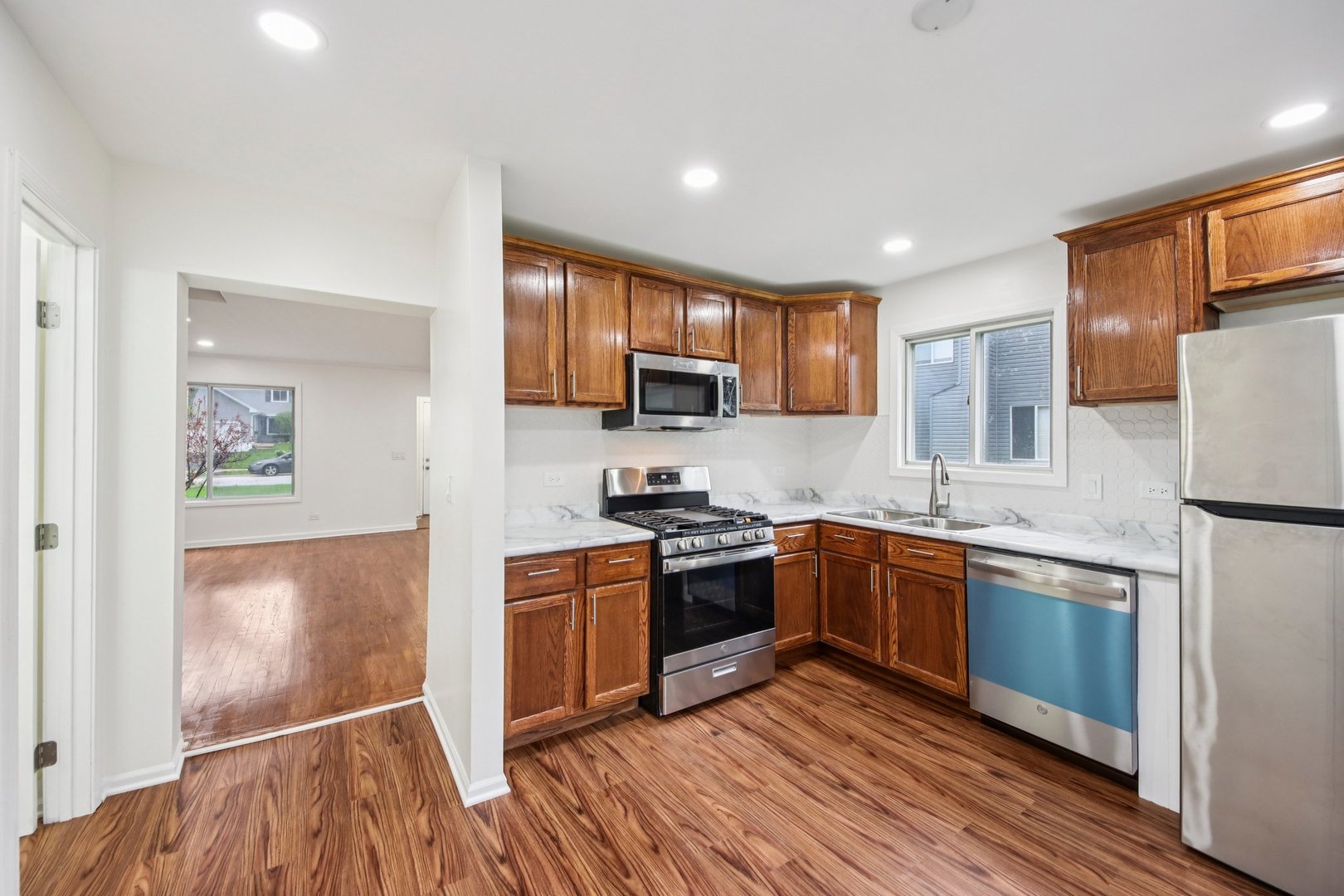 1154 Brunswick Lane Aurora, IL 60504 - Photo 8 of 28