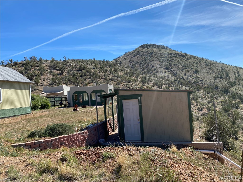 9095 Elliott Ridge Road Kingman, AZ 86401 - Photo 25 of 54 a view of a house with a yard