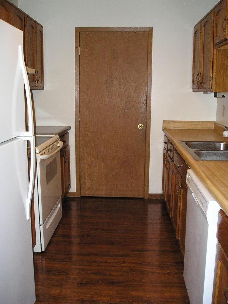 3965 Karl Road, Unit 301 Columbus, OH 43224 - Photo 5 of 18 Lamenate flooring in Bathrooms and Kitchen