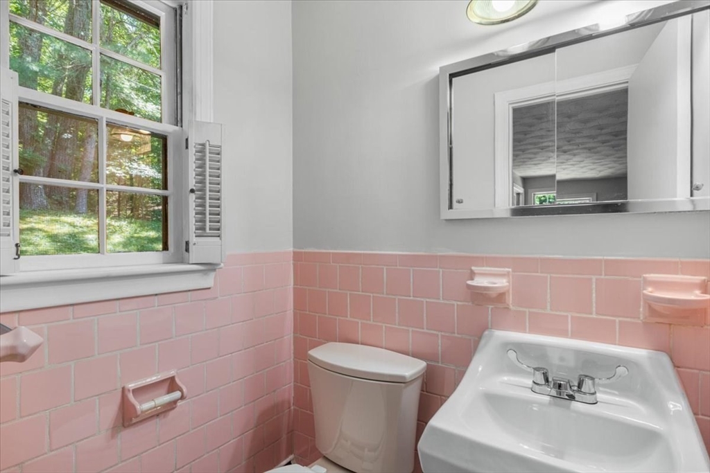 25 Hillcrest Road Medfield, MA 02052 - Photo 11 of 24 Gallery Image 11