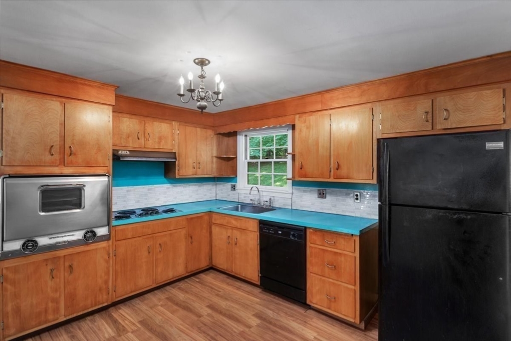 25 Hillcrest Road Medfield, MA 02052 - Photo 8 of 24 Gallery Image 8