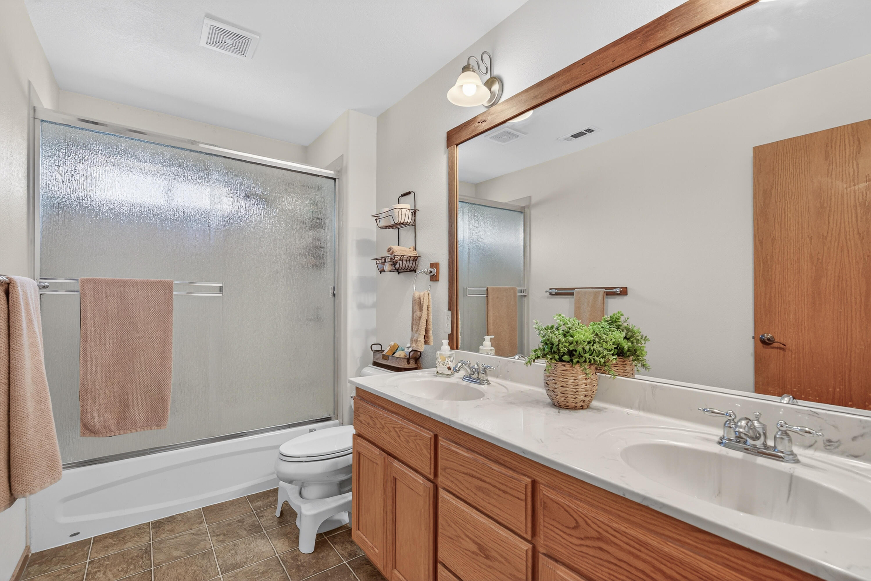 2011 Spruce Way Medford, OR 97501 - Photo 17 of 26 25-25