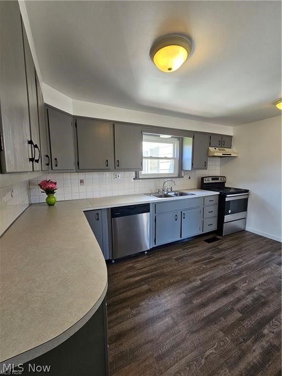 4660 Darrow Road Stow, OH 44224 - Photo 7 of 25 Kitchen featuring wood-finish flooring, gray cabinetry, stainless steel appliances, and a tiled backsplash