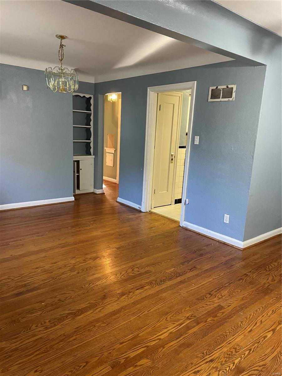 415 Robert Avenue Ferguson, MO 63135 - Photo 4 of 28