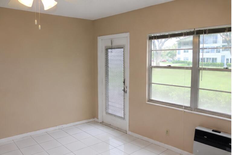 554 Mansfield M Boca Raton, FL 33434 - Photo 3 of 15 Interior- Front Door