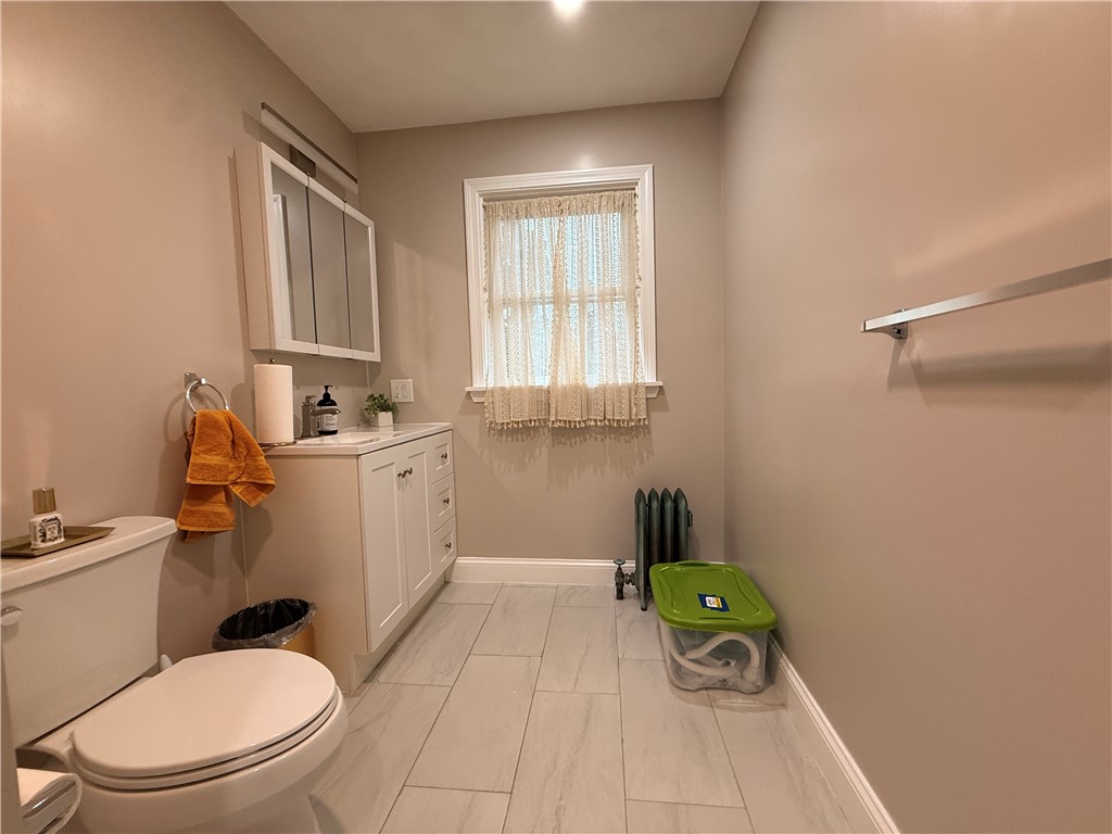 215 Rochambeau Avenue Providence, RI 02906 - Photo 17 of 42
