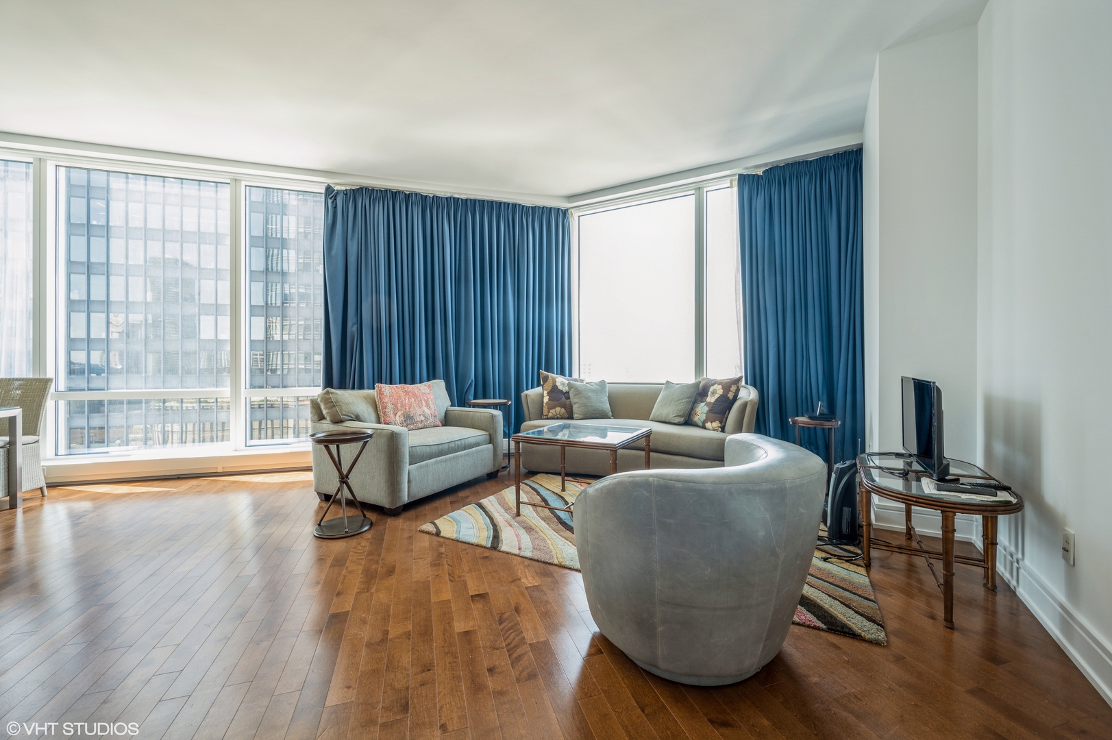401 North Wabash Avenue, Unit 31F Chicago, IL 60611 - Photo 3 of 13 a living room with furniture and a large window
