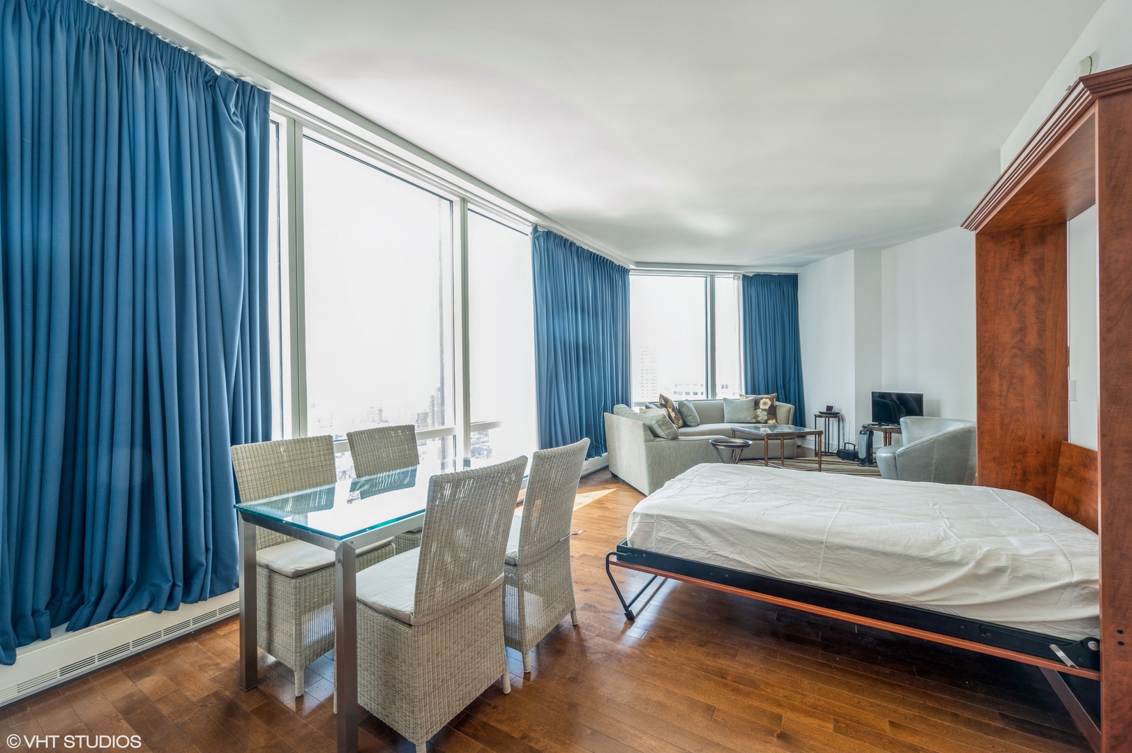 401 North Wabash Avenue, Unit 31F Chicago, IL 60611 - Photo 5 of 13 a living room with furniture and a window