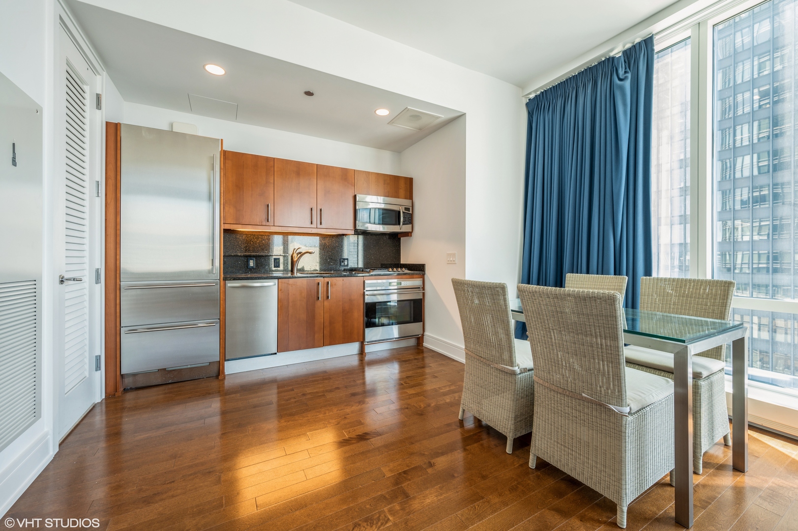 401 North Wabash Avenue, Unit 31F Chicago, IL 60611 - Photo 9 of 13 a living room with stainless steel appliances kitchen island granite countertop furniture and a kitchen view