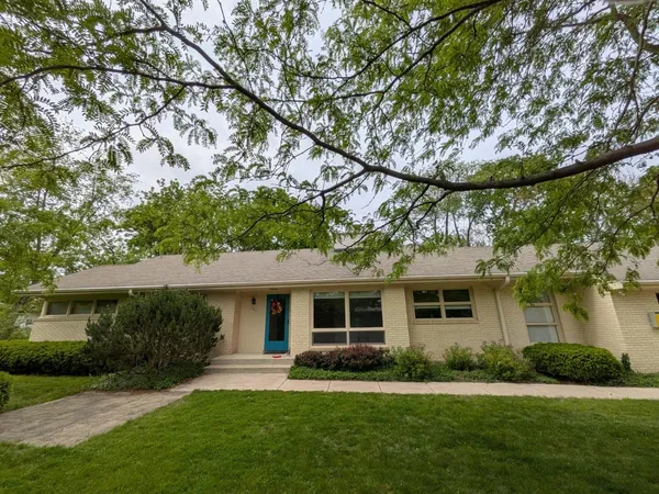 $289,900 | 521 College Terrace, DeKalb, IL 60115