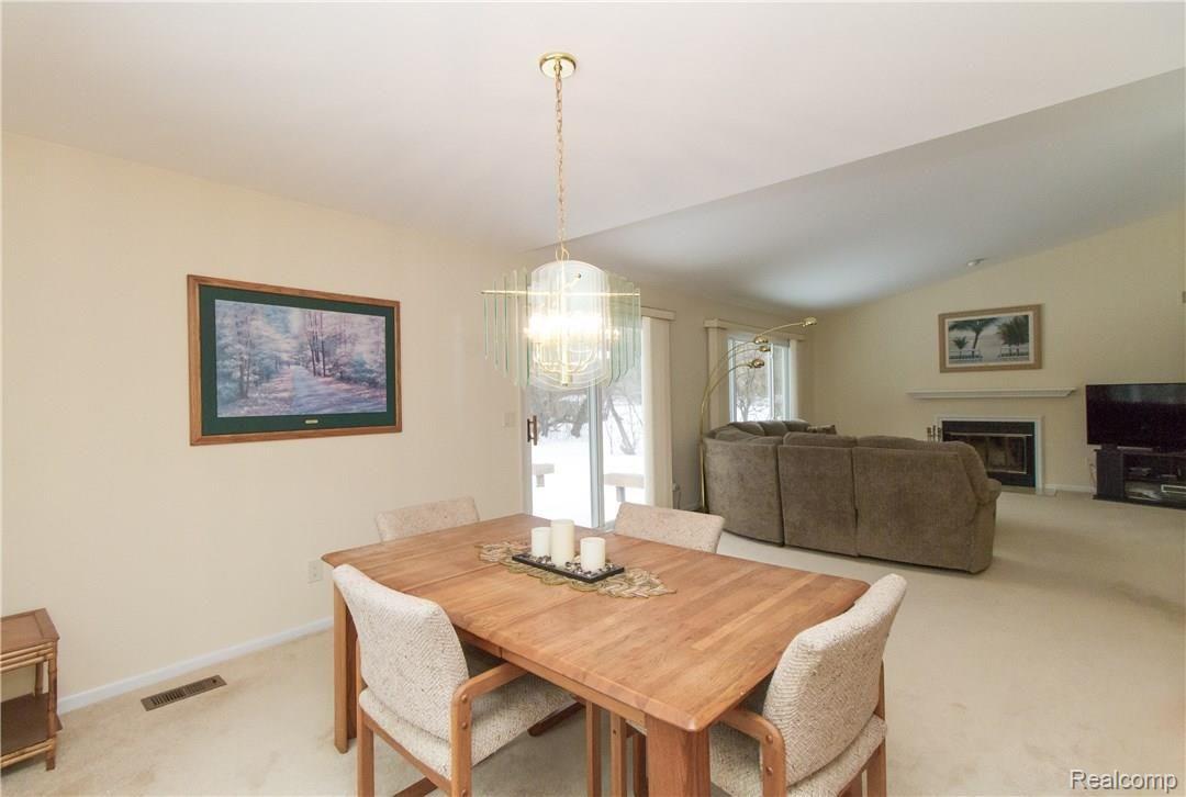 3670 Hazelton Avenue Rochester, MI 48307 - Photo 14 of 49 DiningRoomToGreatRoom.jpg