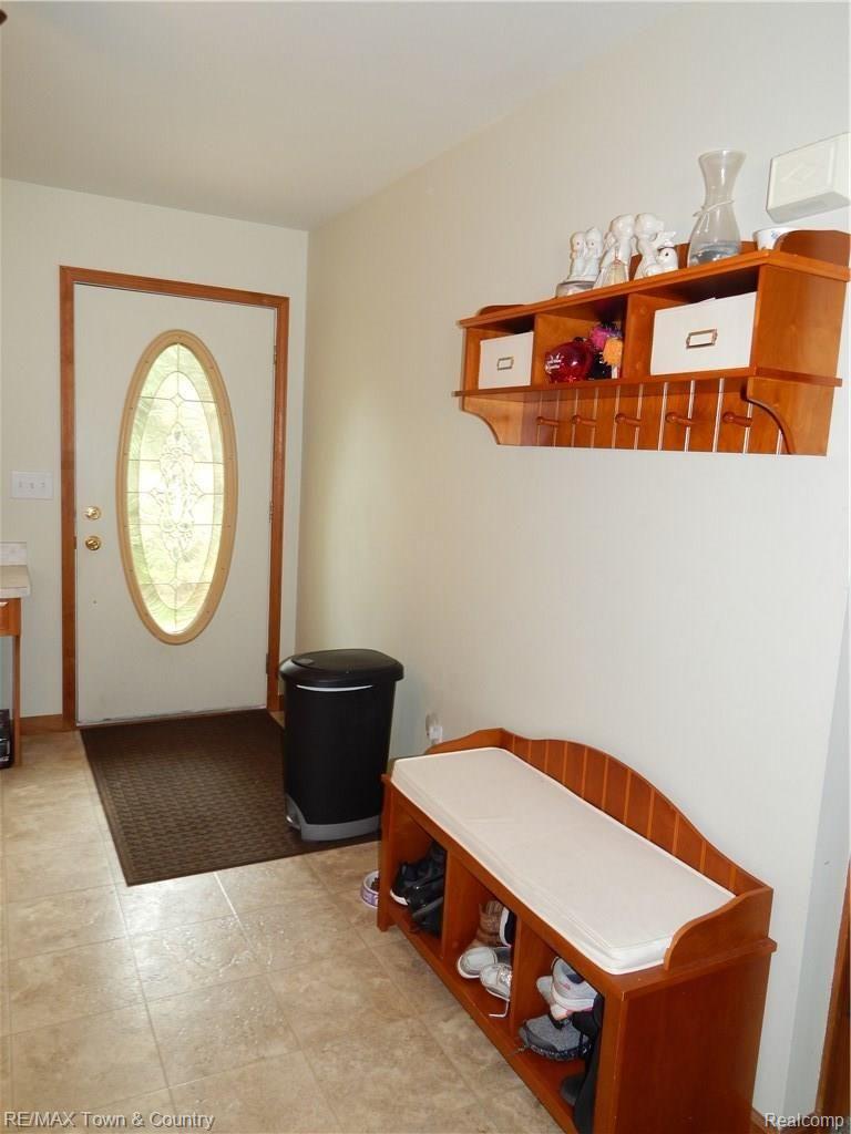 5257 East Carpenter Road Flint, MI 48506 - Photo 9 of 35 DSCN2026.JPG