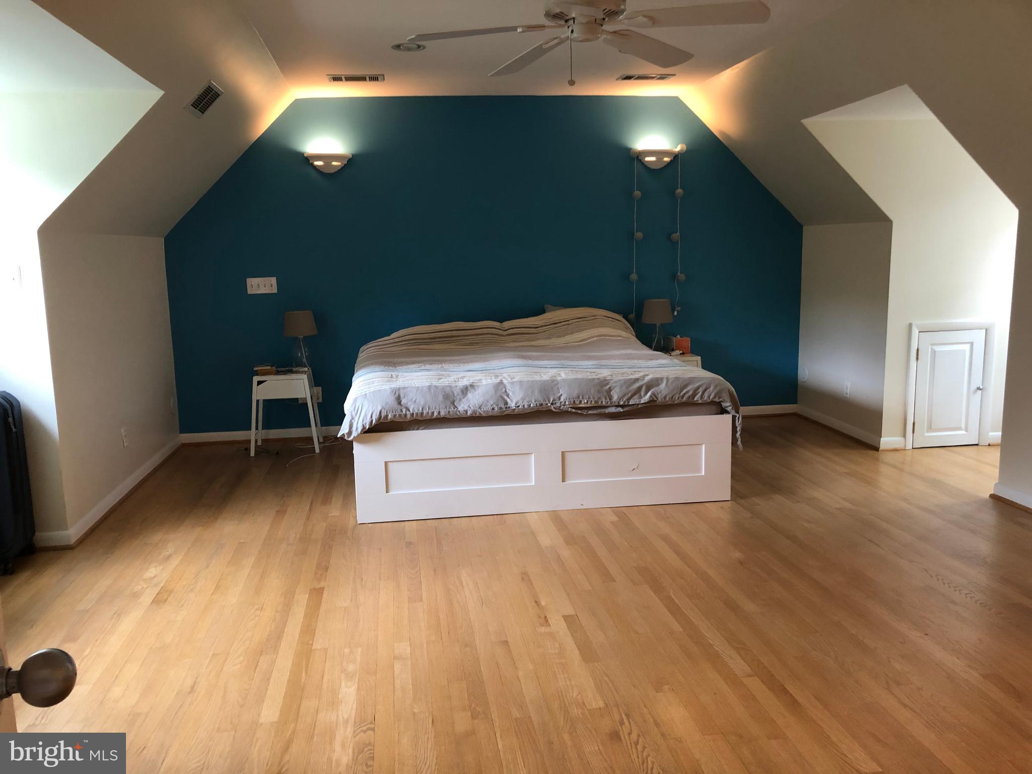 7701 Barnum Road Bethesda, MD 20817 - Photo 15 of 22 Massive master bedroom suite