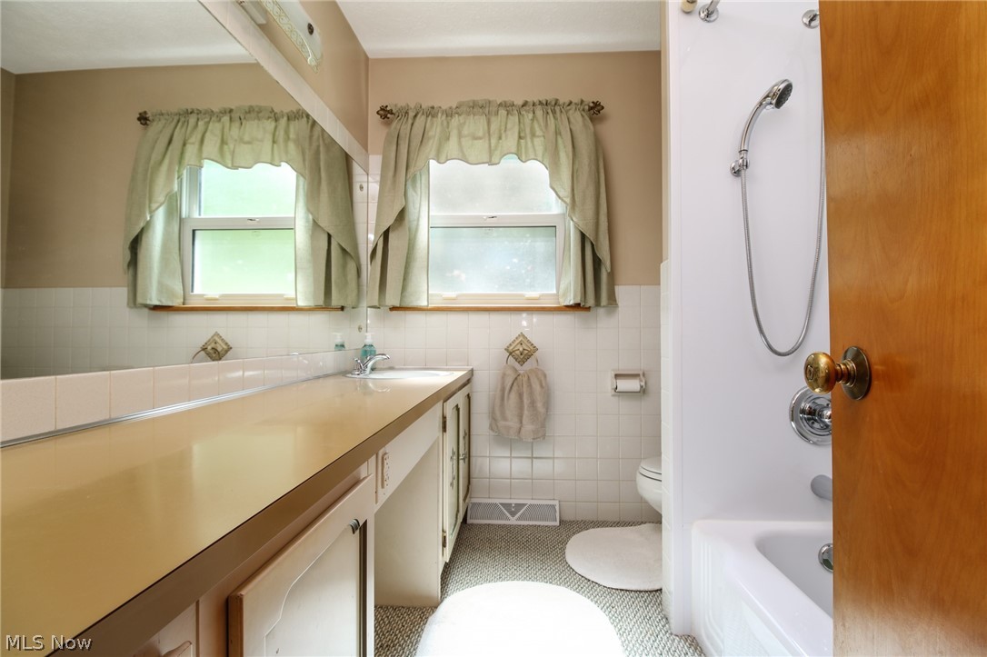 520 Halls Road New Matamoras, OH 45767 - Photo 13 of 17 Gallery Image 13