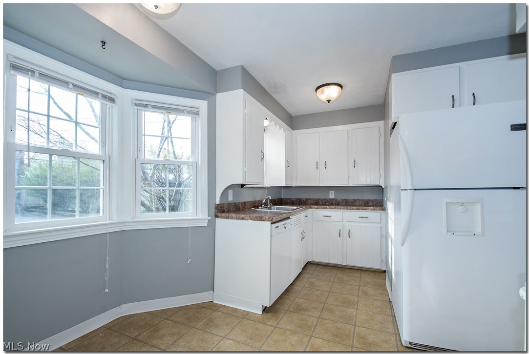 3695 Strathavon Road Cleveland, OH 44120 - Photo 13 of 32