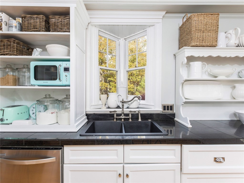 286 Hunting House Road Glocester, RI 02857 - Photo 9 of 39