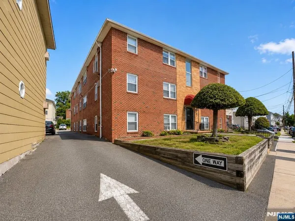 $2,200 | 255 Schuyler Avenue, Unit 18, Kearny, NJ 07032