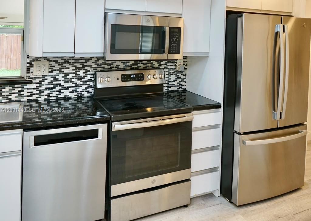 3404 Barton Road Pompano Beach, FL 33062 - Photo 5 of 28 Gallery Image 5