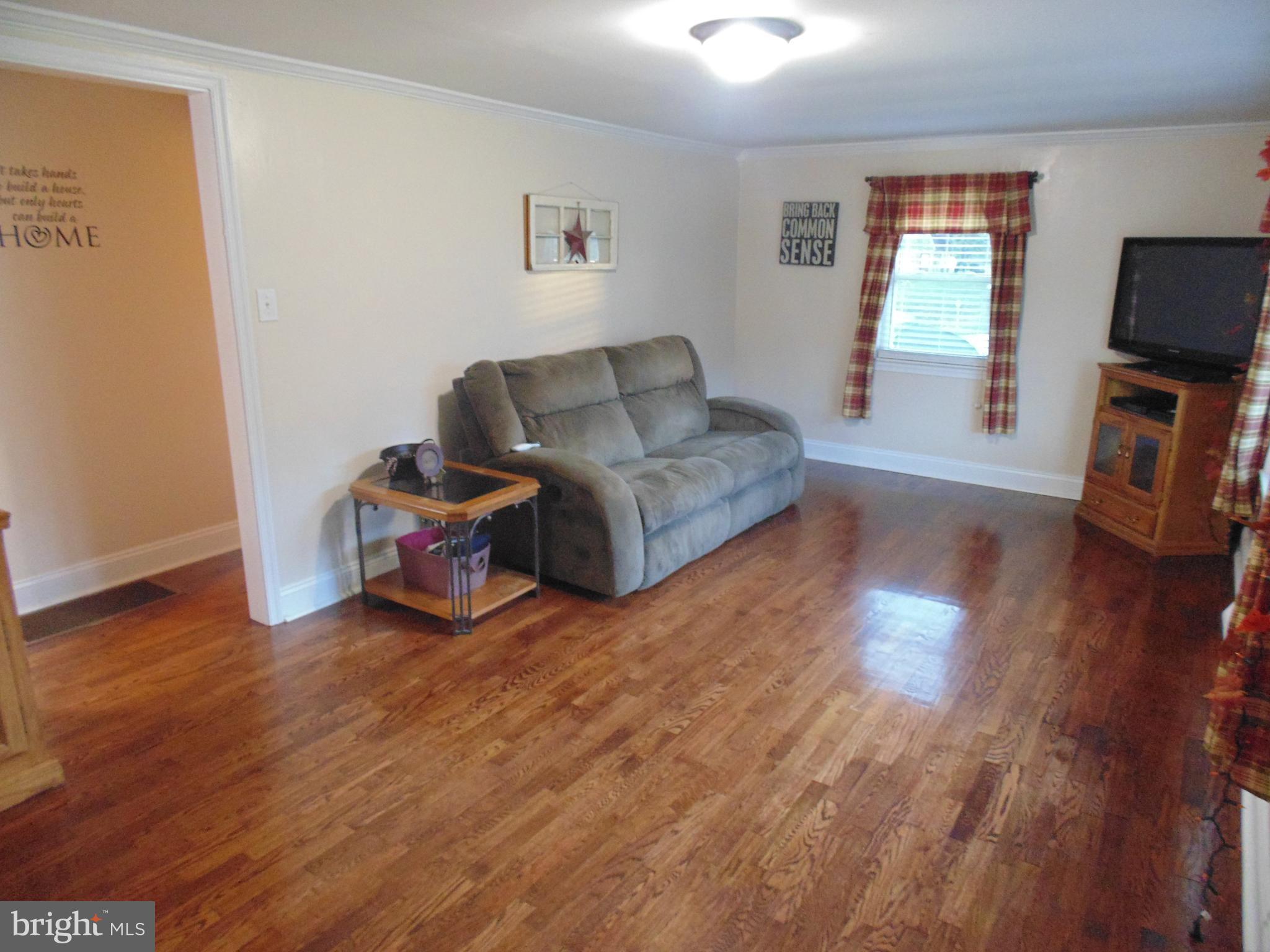 9237 Jordan Road Fairplay, MD 21733 - Photo 8 of 24 Living Room