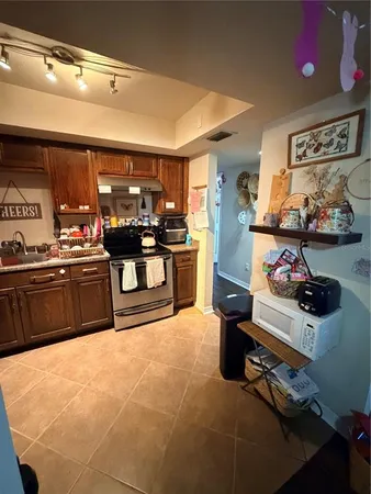 $1,750 | 720 North Village Drive North, Unit 103, St. Petersburg, FL 33716