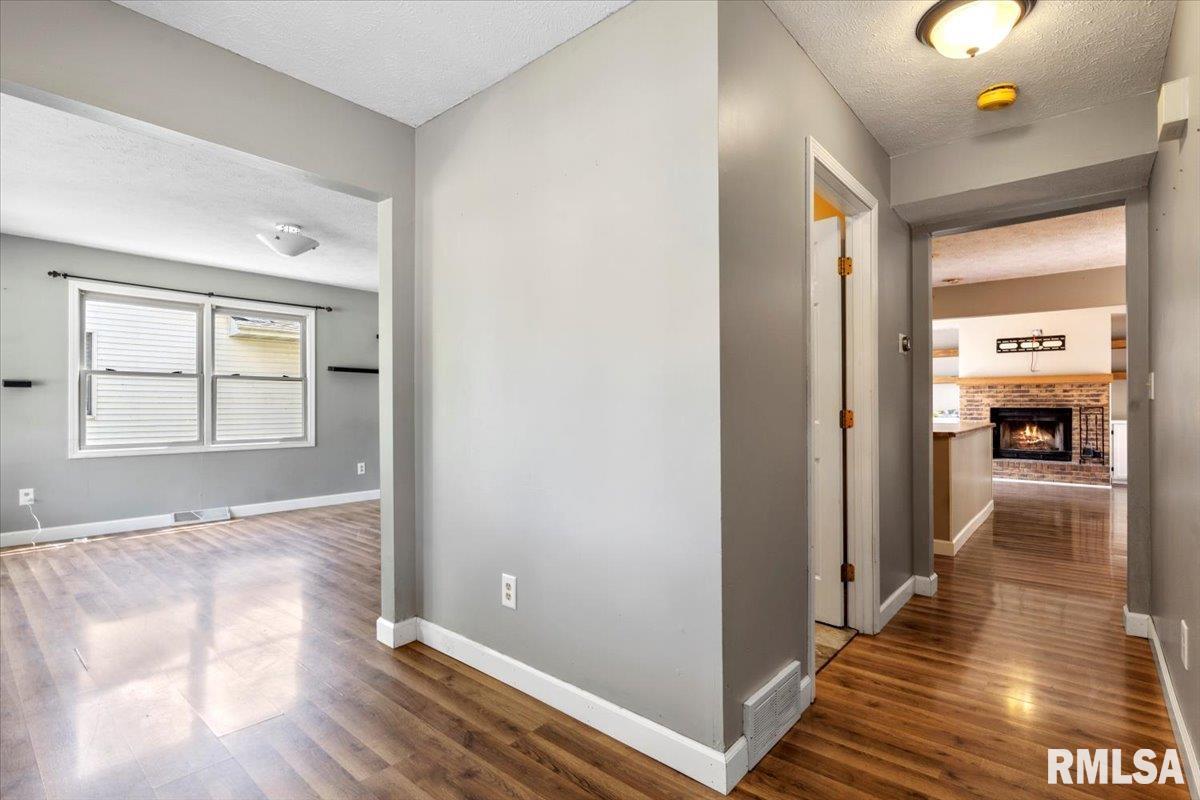 6205 Hayley Court Springfield, IL 62712 - Photo 5 of 35 Gallery Image 5