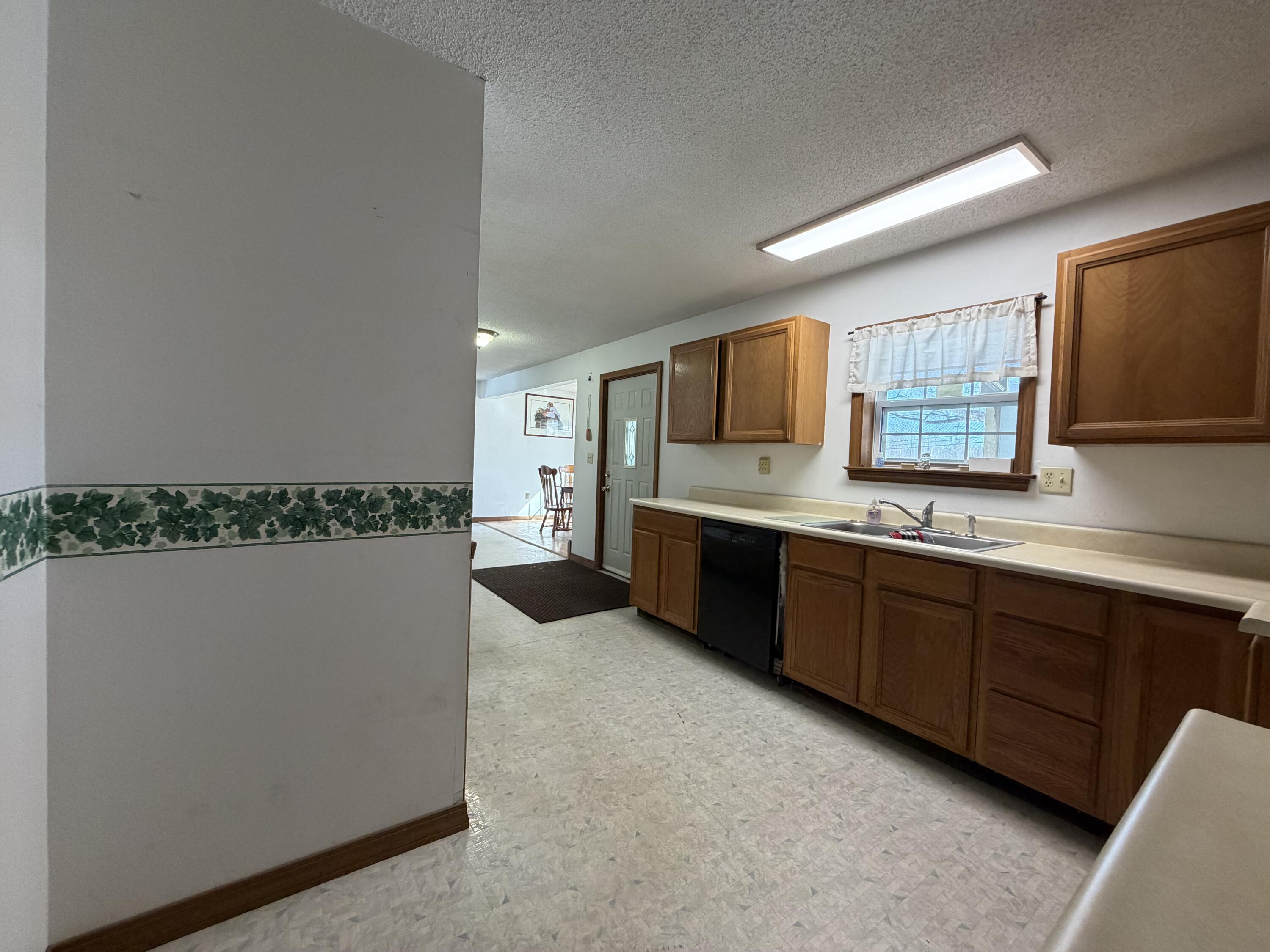 189 Phinney Farm Road Lincoln, ME 04457 - Photo 6 of 24 IMG_0370