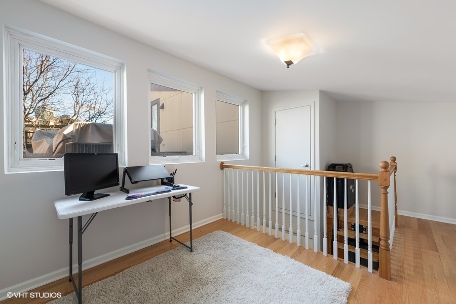 908 North Howe Street Chicago, IL 60610 - Photo 22 of 25 a workspace with furniture and window