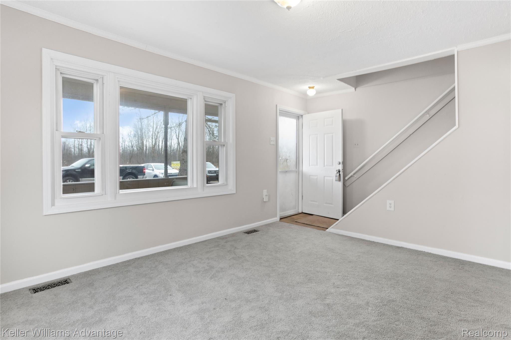 31721 Ecorse Road Romulus, MI 48174 - Photo 3 of 25 Living Room
