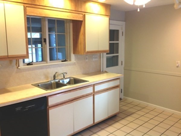 85 Upland Street Springfield, MA 01104 - Photo 3 of 15 Gallery Image 3