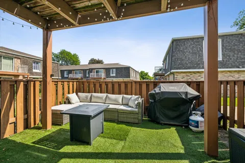 $225,000 | 4607 Kings Walk Drive, Unit 1B, Rolling Meadows, IL 60008