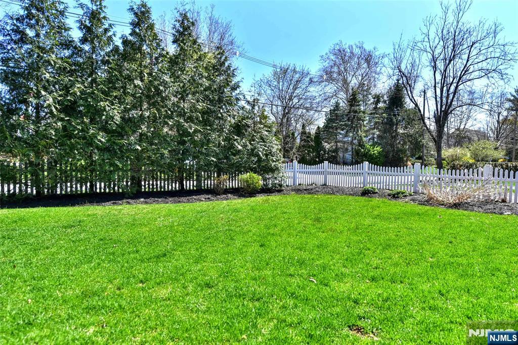 352 Fairway Road Ridgewood, NJ 07450 - Photo 26 of 33
