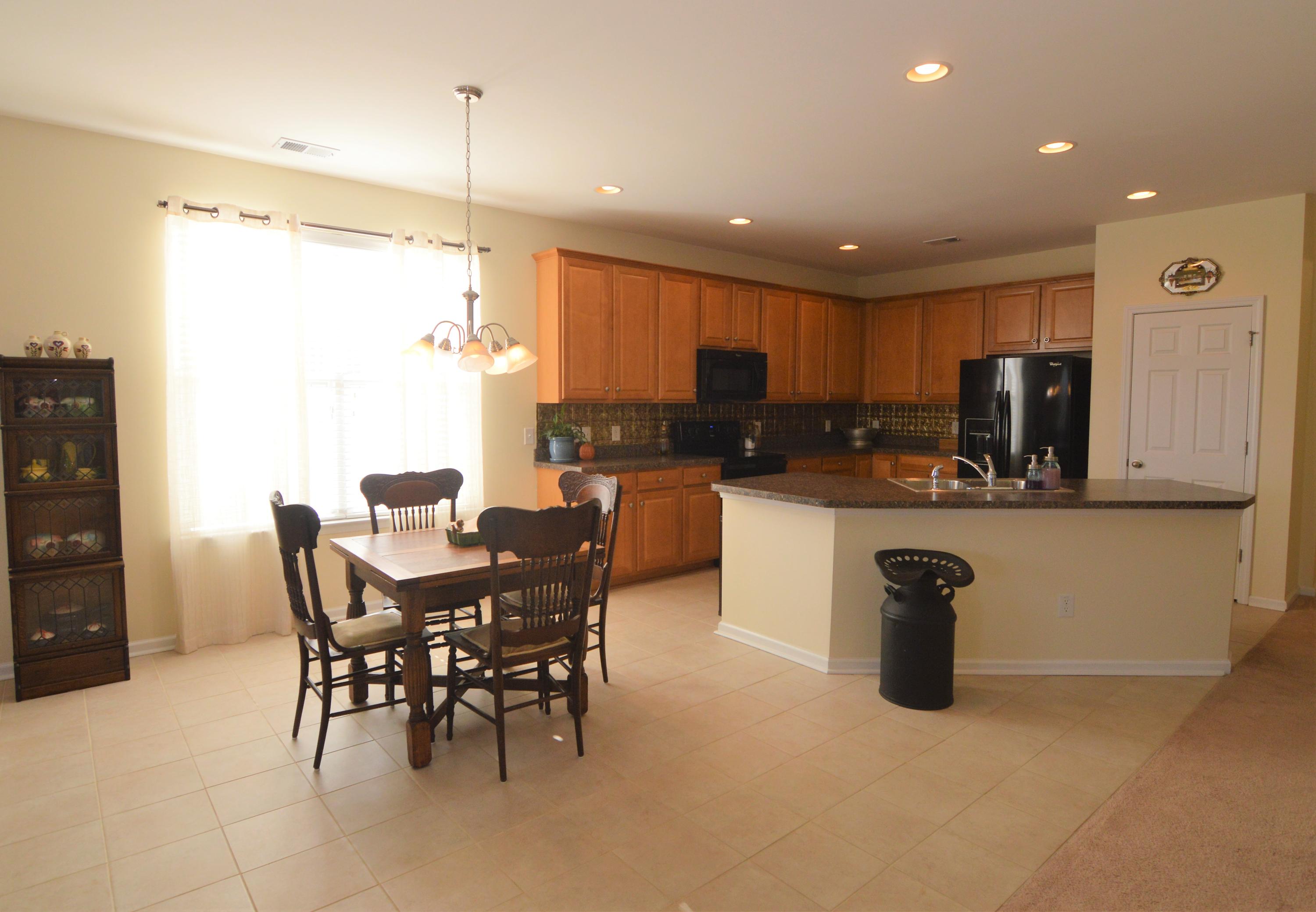 306 Mossy Wood Road Summerville, SC 29486 - Photo 14 of 43 Kitchen/Eat-In