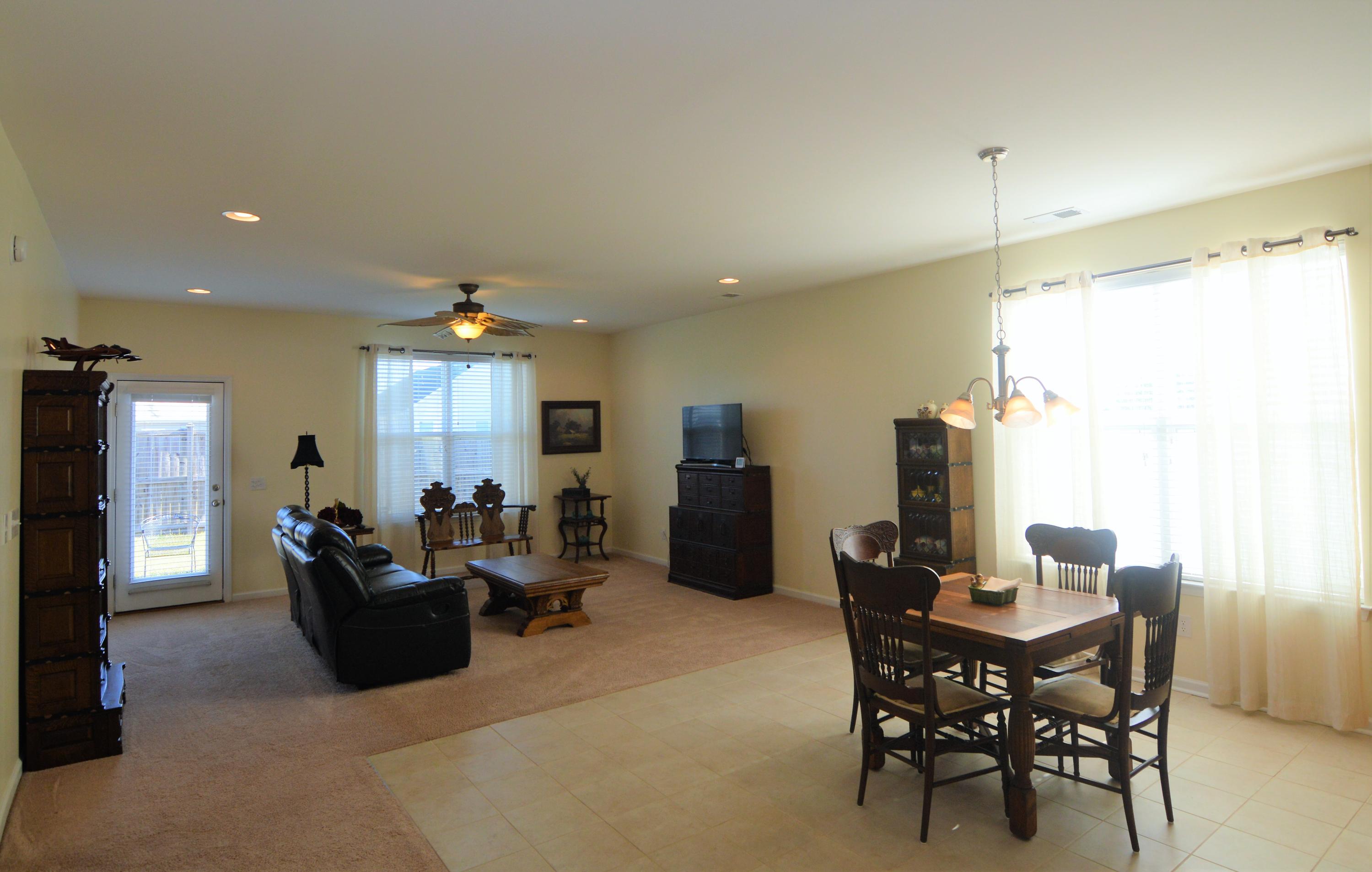 306 Mossy Wood Road Summerville, SC 29486 - Photo 15 of 43 Eat-In/Family Room