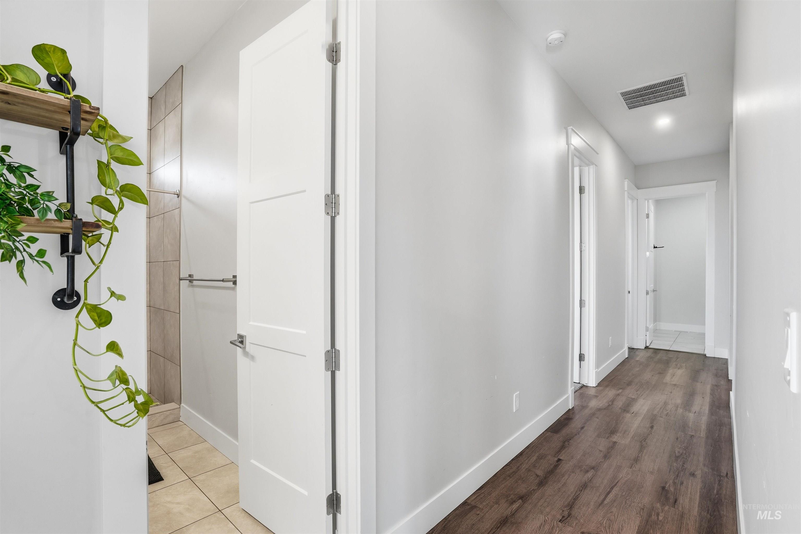 320 West Homedale Road Caldwell, ID 83607 - Photo 18 of 48 Hall featuring baseboards and recessed lighting
