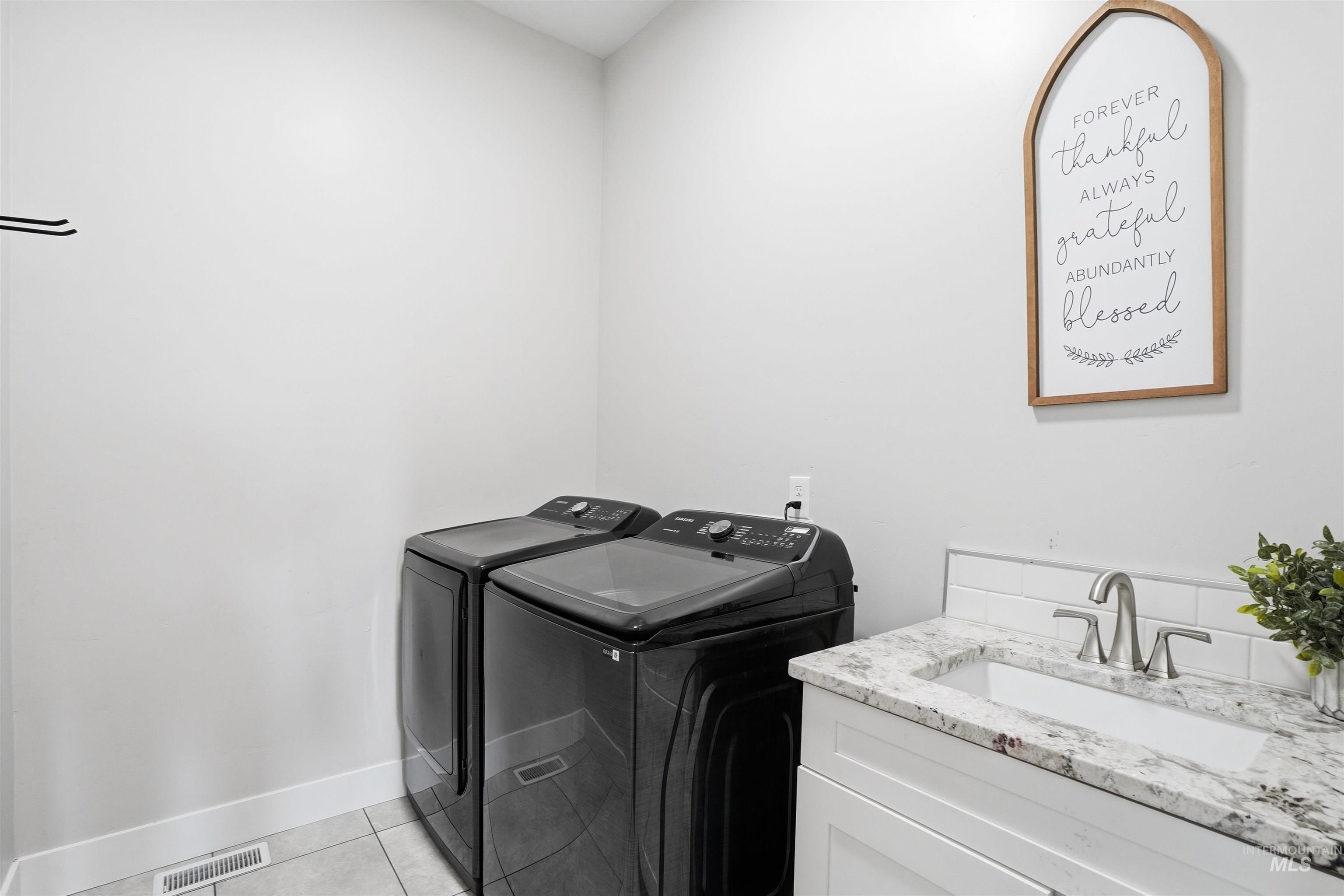 320 West Homedale Road Caldwell, ID 83607 - Photo 21 of 48 Laundry room with light tile patterned floors and separate washer and dryer