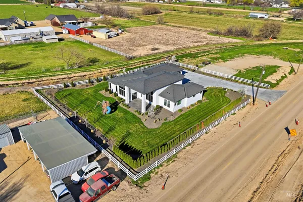 $975,000 | 320 West Homedale Road, Caldwell, ID 83607