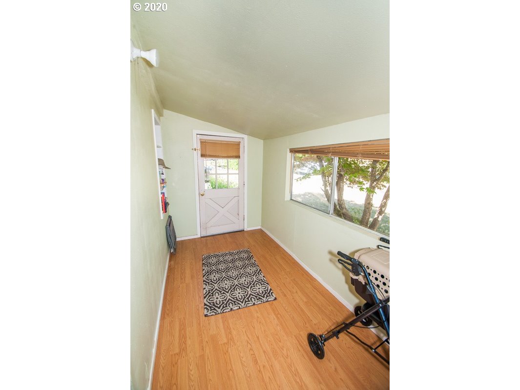 33094 Southwest JP W Road Scappoose, OR 97056 - Photo 10 of 14 Gallery Image 10