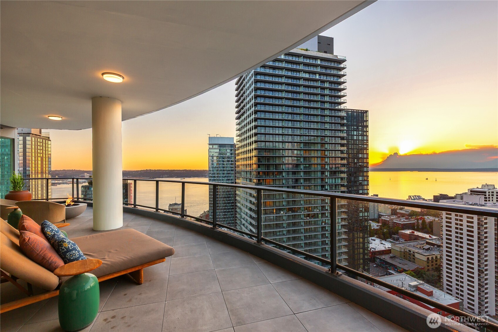 1920 4th Avenue, Unit PH101 Seattle, WA 98101 - Photo 17 of 40 a balcony with city view and city view