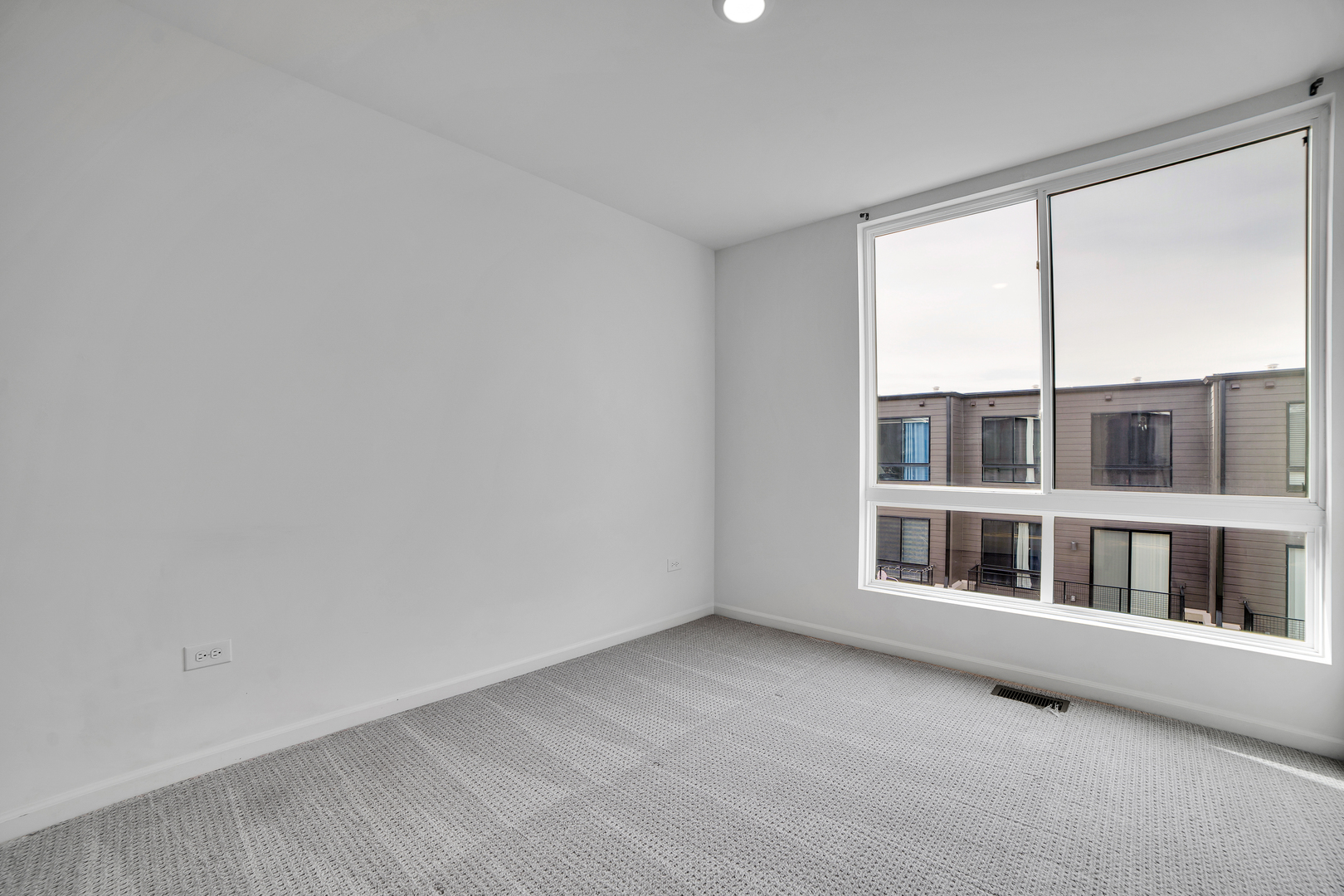 1292 Quadrant Lane Schaumburg, IL 60173 - Photo 15 of 39 a view of an empty room with a window