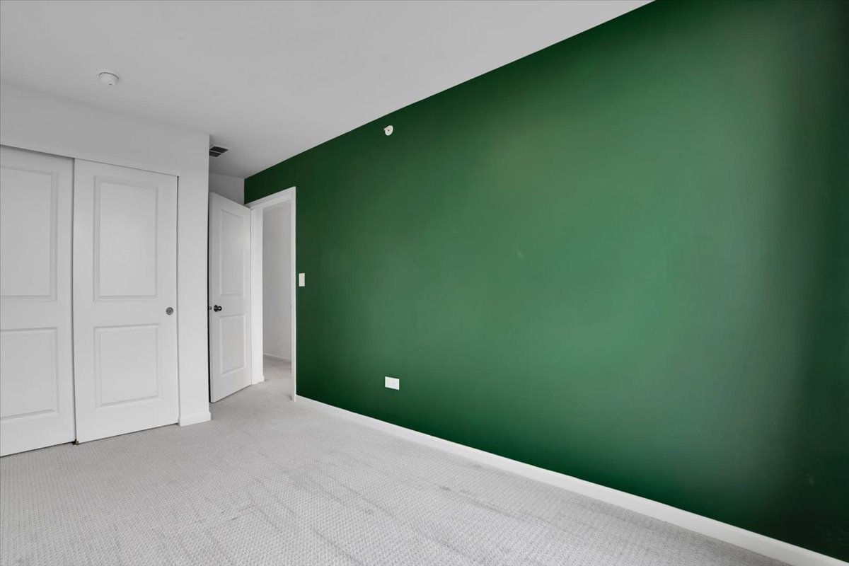 1292 Quadrant Lane Schaumburg, IL 60173 - Photo 18 of 39 a view of a big room with closet